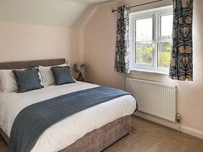 4 bedrooms, free WiFi - 4 bedroom accommodation in Hessett, near Bury St Edmunds (Hessett, near Bury St Edmunds)