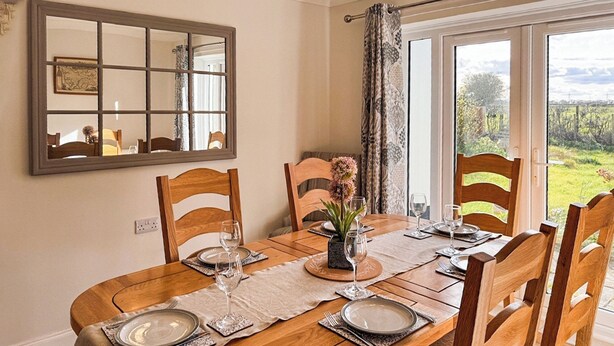 Dining - 4 bedroom accommodation in Hessett, near Bury St Edmunds (Hessett, near Bury St Edmunds)