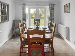 A dining room with a table set for four, surrounded by wooden chairs with cushioned seats. - 4 bedroom accommodation in Hessett, near Bury St Edmunds (Hessett, near Bury St Edmunds)