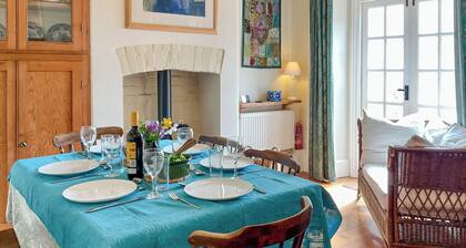 3 bedroom accommodation in Glastonbury