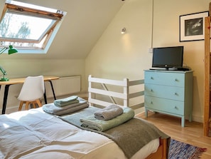 Double bedroom | Tor Path Cottage, Glastonbury - 3 bedroom accommodation in Glastonbury (Glastonbury)