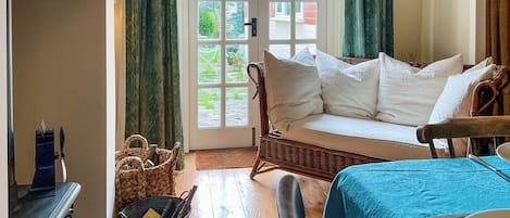 Dining Area | Tor Path Cottage, Glastonbury