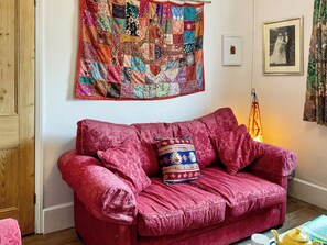 Living area | Tor Path Cottage, Glastonbury - 3 bedroom accommodation in Glastonbury (Glastonbury)