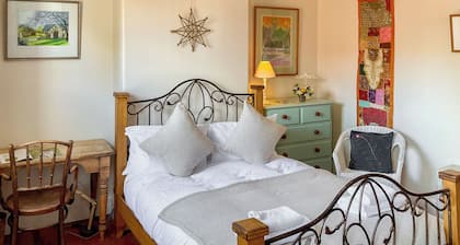 3 bedroom accommodation in Glastonbury