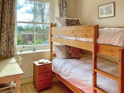 3 bedroom accommodation in Glastonbury