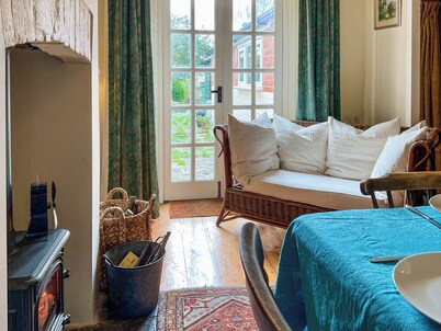 3 bedroom accommodation in Glastonbury