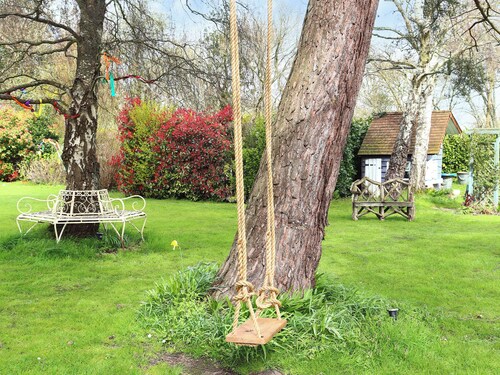 3 bedroom accommodation in Tadley