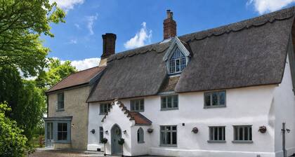6 bedroom accommodation in Wreningham