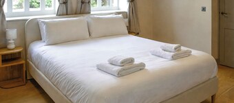 6 bedroom accommodation in Wreningham