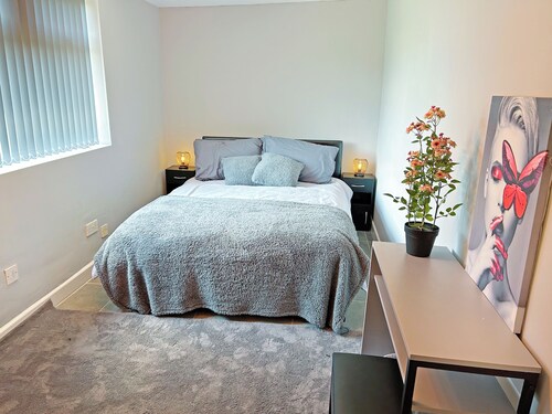 2 bedroom accommodation in Meriden