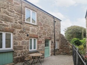 Outdoor dining - 1 bedroom accommodation in St Buryan (St Buryan)
