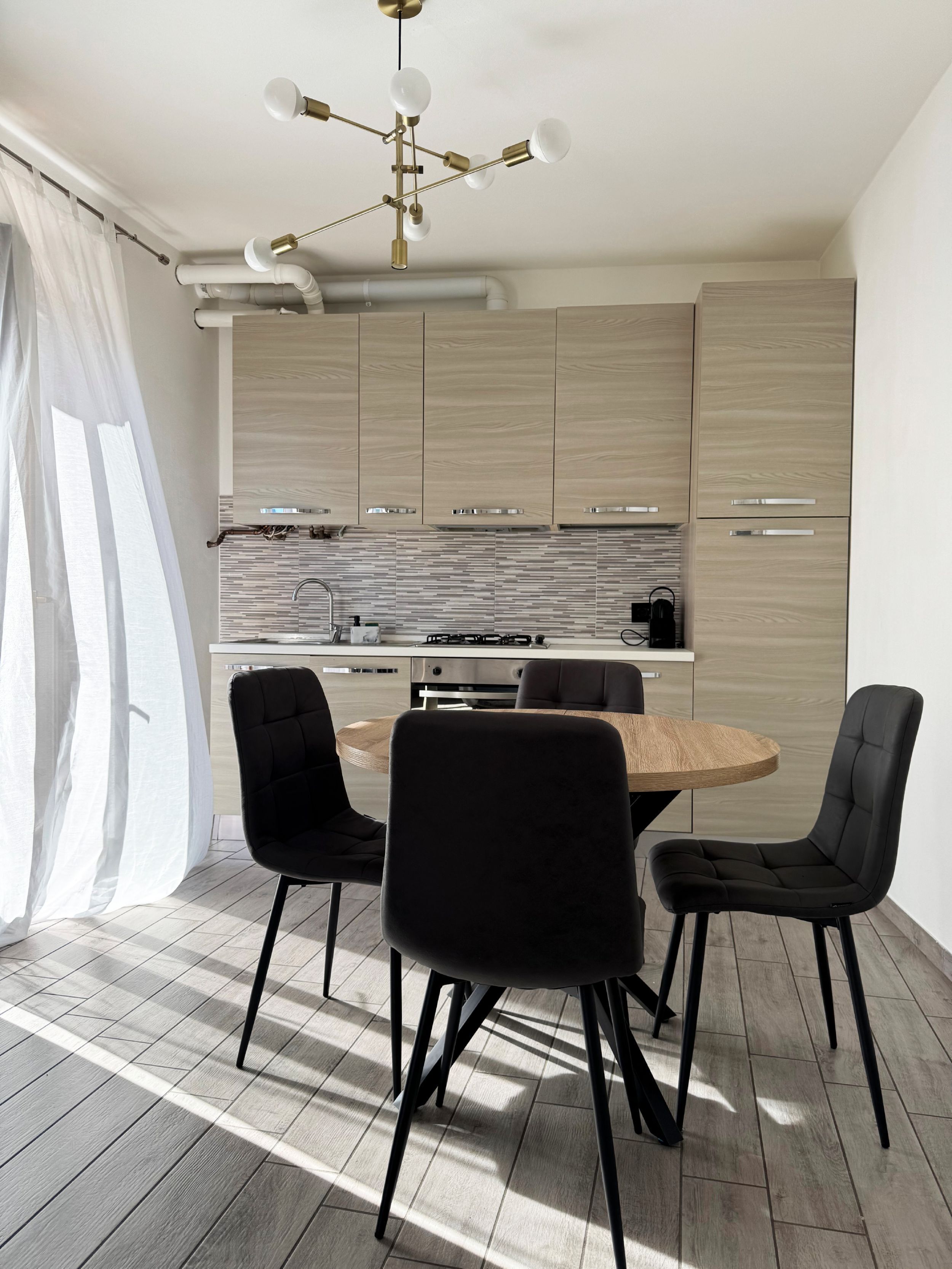 Family Apartment | Ruang tamu | TV skrin rata 