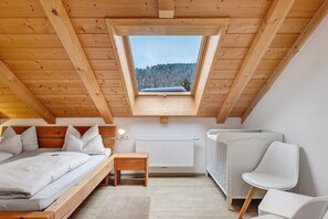 2 bedrooms, iron/ironing board, WiFi, bed sheets - Bühlhof Waldau Apartment Sternschnuppe, HTG-Card, Balcony, Play Barn, Ski Lift, Barbecue (Titisee-Neustadt)