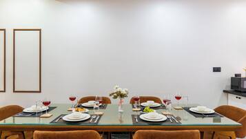 Deluxe Villa | Dining