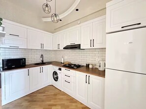 Private kitchen - Playstation 5 + Panoramic City view Apartment (Baku)