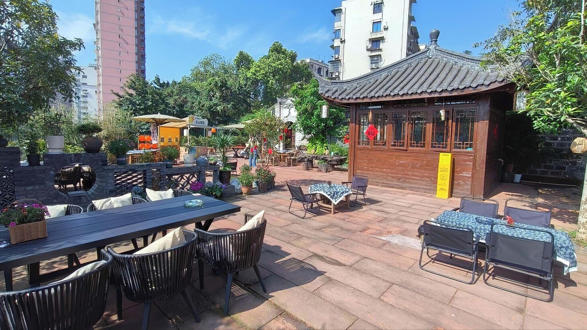 Khu ẩm thực ngoài trời