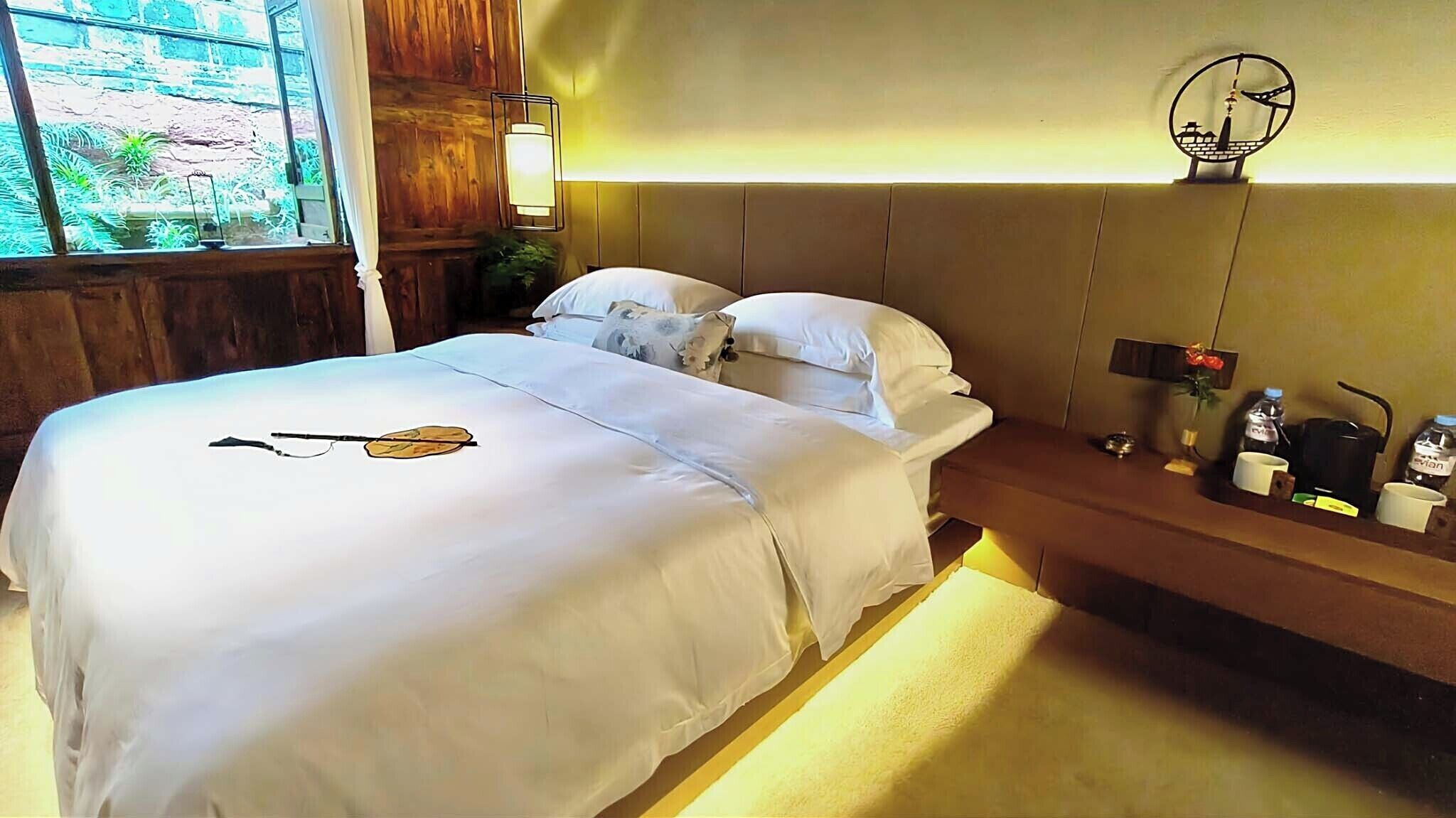 Senior Suite, Courtyard View