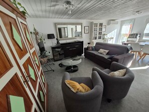 TV - Le mazet d'Eve (apartment) (Saint-Christol-lez-Alès)
