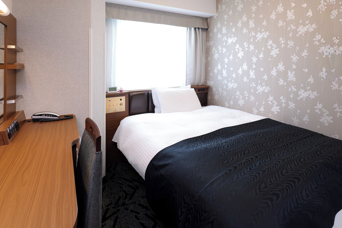 Standard Room, Non Smoking (for 1 Adult) | Premium bedding, down duvets, memory-foam beds, desk