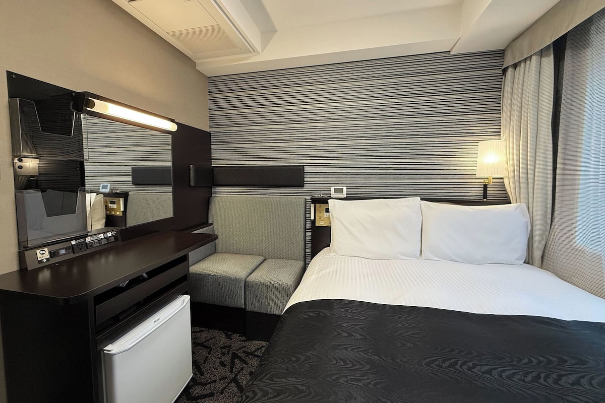 Premium bedding, down comforters, memory foam beds, desk