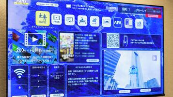 高級寝具、羽毛の掛け布団、低反発ベッド、デスク