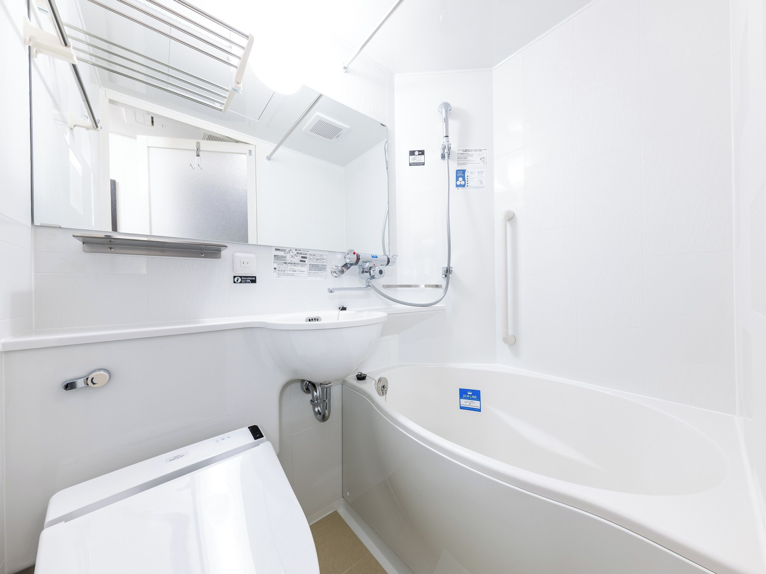 Combined shower/tub, free toiletries, hair dryer, slippers