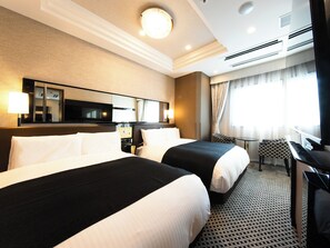 Suite, para no fumadores | Edredón, escritorio, cortinas blackout y wifi gratis 