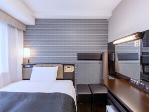 Down duvets, desk, blackout curtains, free WiFi - APA Hotel & Resort Okayama Eki Shinkansenguchi (Okayama)