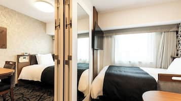 Down comforters, desk, blackout drapes, WiFi (free)