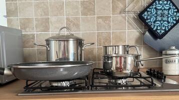 Microonde, forno, piano cottura, lavastoviglie