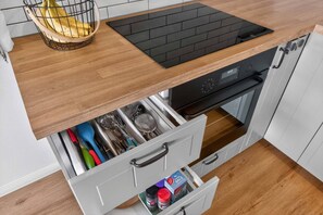 Microwave, oven, stovetop, dishwasher - Large gallery apartment with balcony, home cinema, garden, centrally located in the Allgäu (Sulzberg)