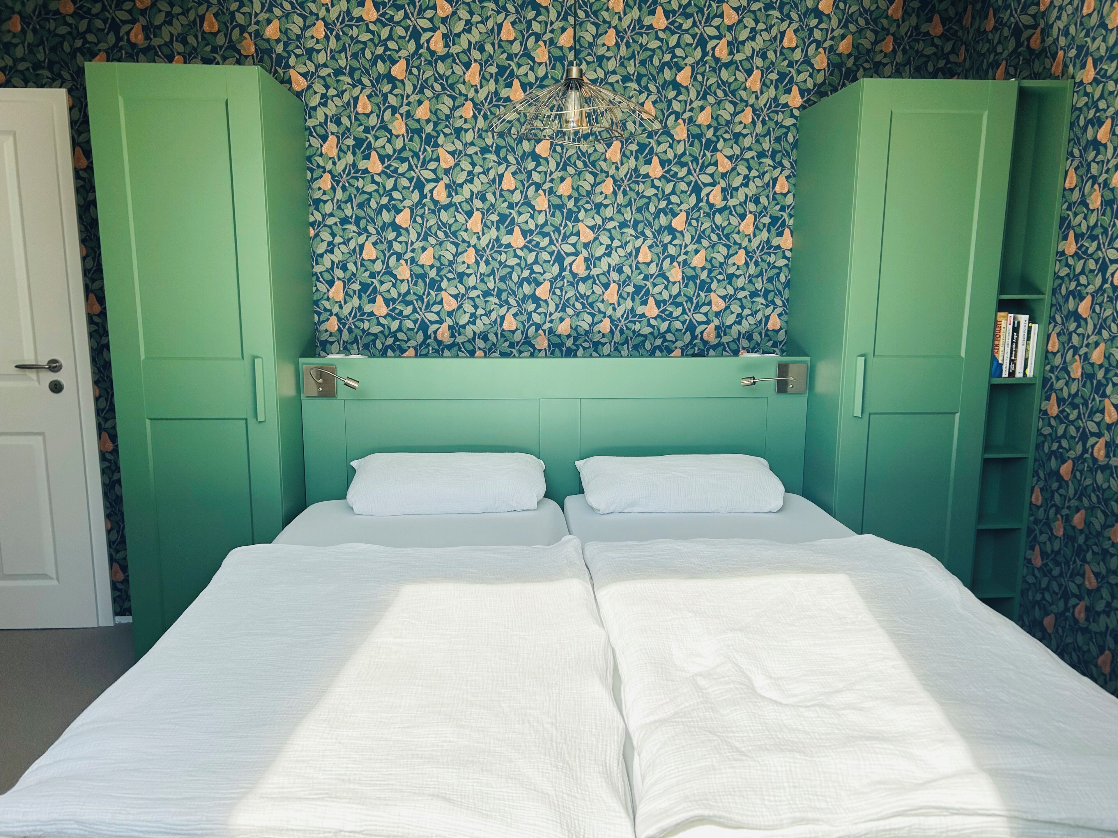 3 bedrooms, bed sheets