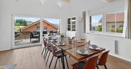Large gallery apartment with balcony, home cinema, garden, centrally located in the Allgäu