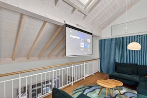 Smart TV, ping pong, books, video library - Large gallery apartment with balcony, home cinema, garden, centrally located in the Allgäu (Sulzberg)