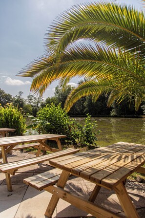 Outdoor dining - Cottage PARKS LA COMTESSE - 3bed mobile home sleeps 6 (Bélus)