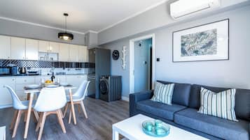 Apartamento, 2 quartos, cozinha, vista para a cidade | Área de estar | Smart TV, Netflix, serviços de streaming