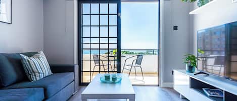 Apartment, 2 Bedrooms, Kitchen, City View | Living area