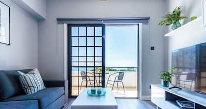 Peale's 2-BR Apt & Balcony in Mackenzie