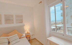 2 bedrooms, iron/ironing board, WiFi, bed sheets - Ninomad 02 Beachfront - Near Gandía (Daimús)
