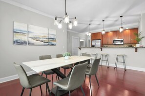 Dining - 2 Units w/ Free Parking • Walkable Historic District | The Juliette by AvantStay (Savannah)