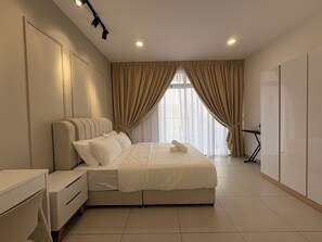 Apartamento superior, 1 cama de matrimonio con sofá cama | Tabla de planchar con plancha, wifi gratis, ropa de cama
