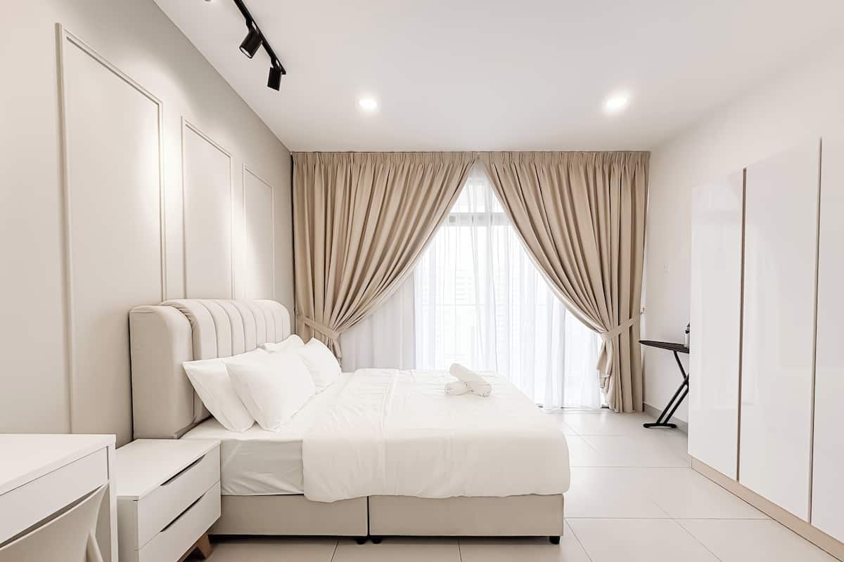 Departamento superior, 1 cama Queen size y sofá cama | Tabla de planchar con plancha, wifi gratis y ropa de cama