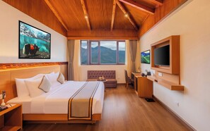 Minibar, in-room safe, desk, laptop workspace - Effotel by Sayaji Gangtok (Gangtok)