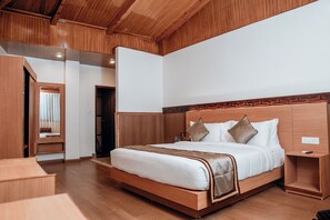 ห้องสวีท | มินิบาร์, ตู้นิรภัยในห้องพัก, โต๊ะทำงาน, พื้นที่ทำงานแบบใช้แล็ปท็อป