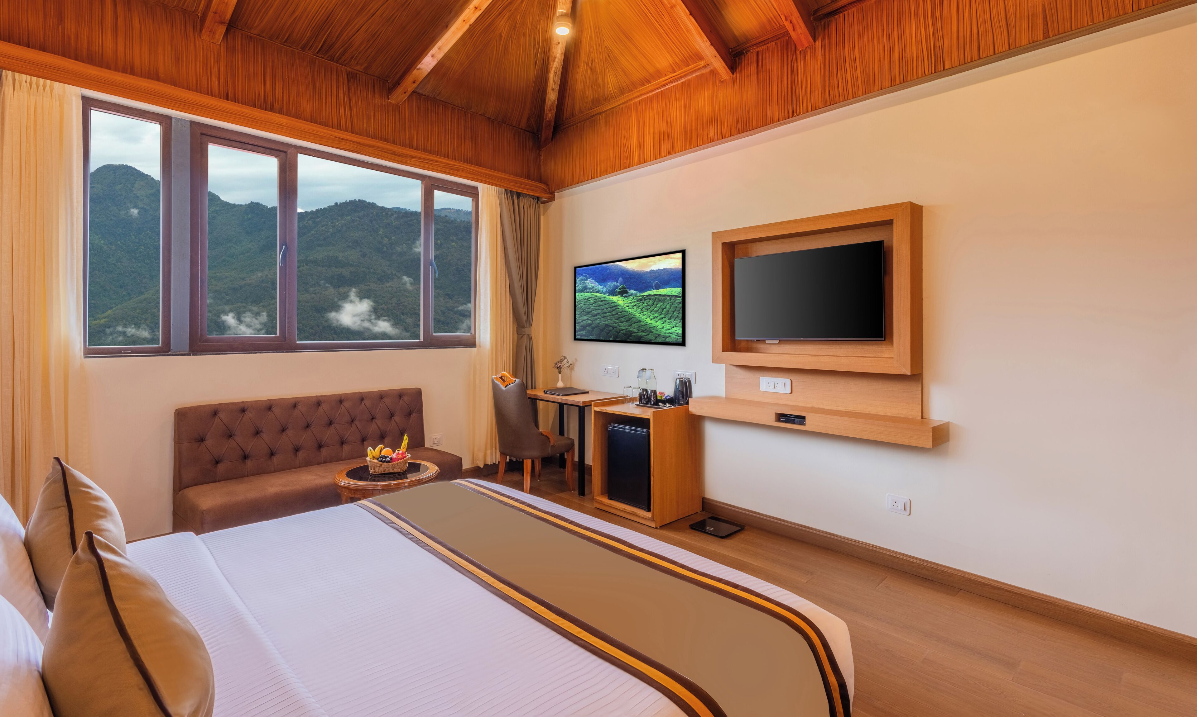 Suite | Minibar, in-room safe, desk, laptop workspace