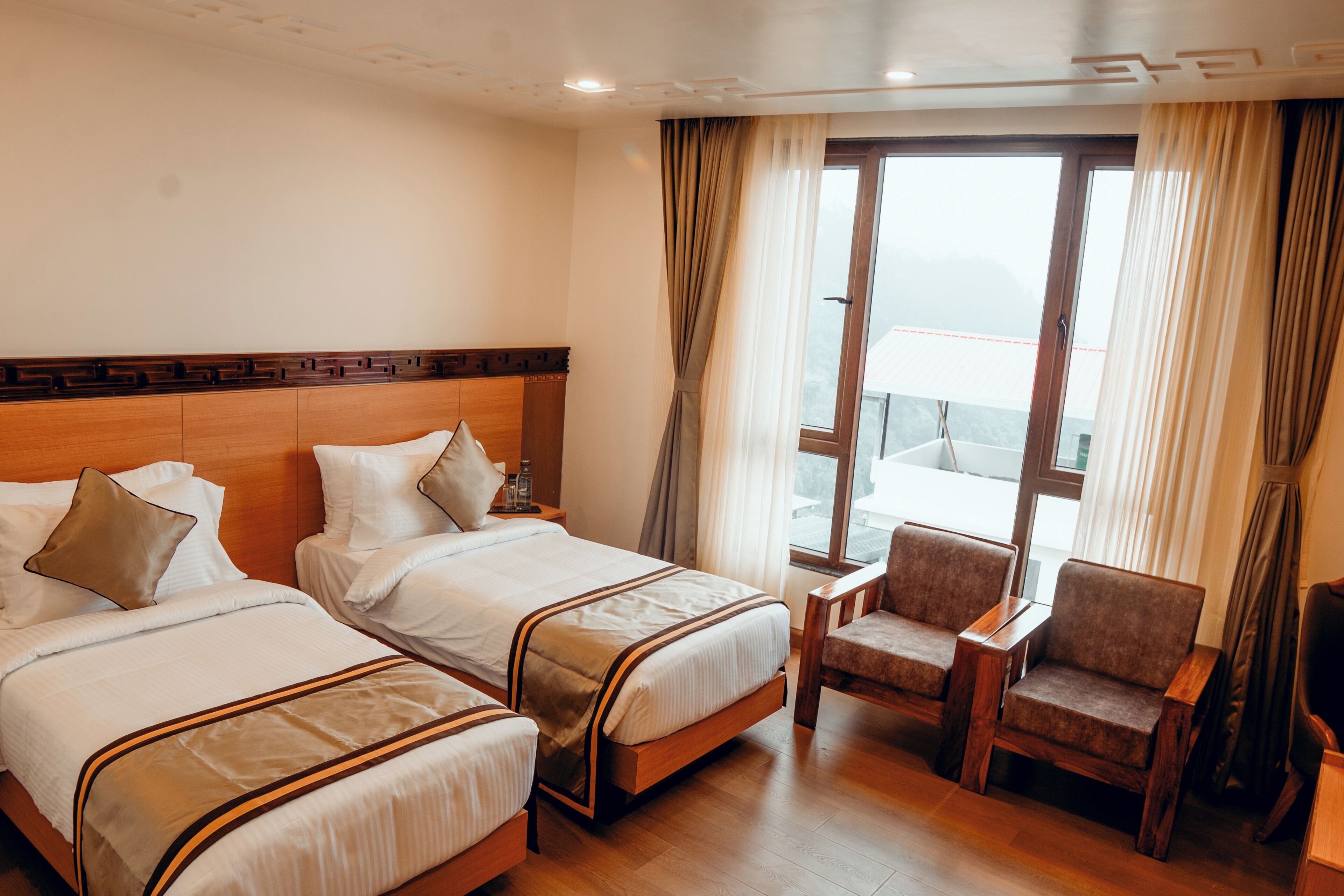 Quarto duplo luxo | Frigobar, cofres nos quartos, escrivaninha