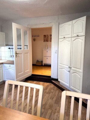 Interior - Stylish apartment by the city park (Schöningen)