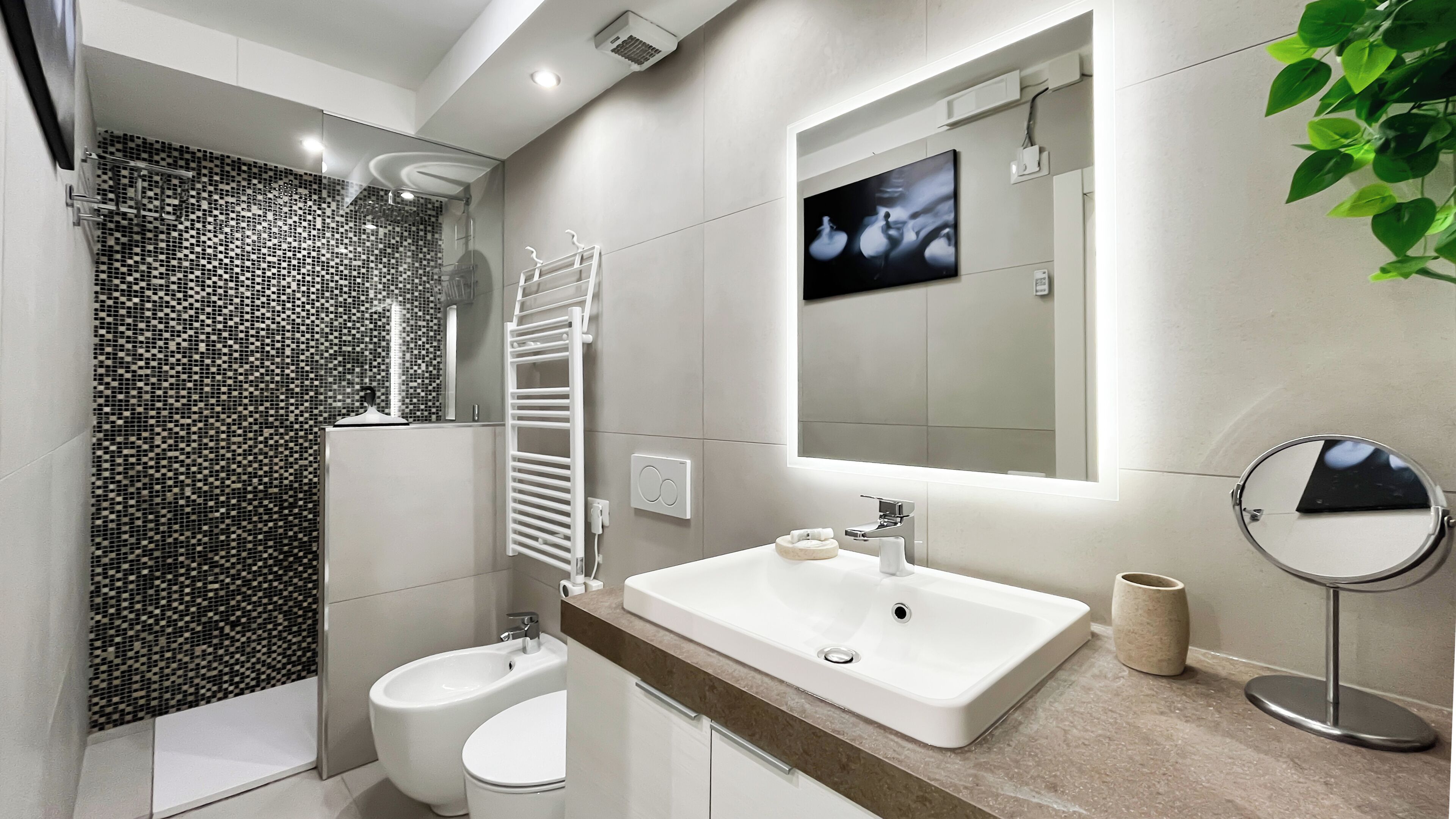 Apartemen, pemandangan halaman | Kamar mandi