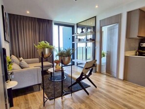 TV - 31st Floor 2 Bed Room Sea View Gem - Rare Unit (Muang Pattaya)