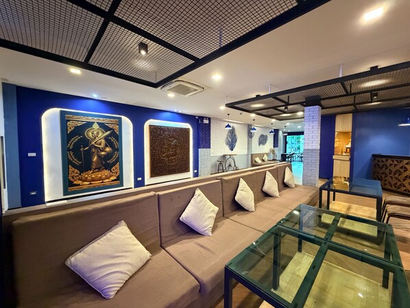 المنشأ ة من الداخل